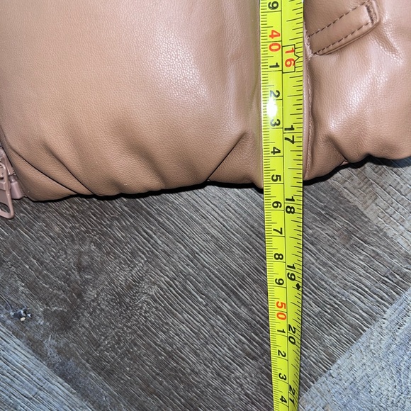 Love Tree women’s faux leather cropped puffer zip vest small camel/tan - Picture 5 of 6